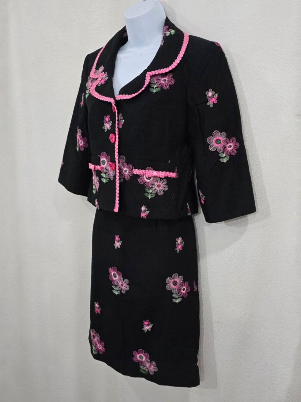 Cynthia Steffe ✦ Embroidered Jacket & Skirt Set ✦ Black Pink Floral Size 4 - Picture 10 of 16